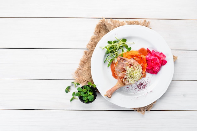 Talerz świeżo przyrządzonego dania